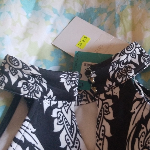 Dress - Picture 3 of 3